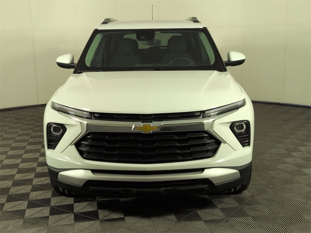 Used 2024 Chevrolet TrailBlazer LT w/ LT Cold Weather Package image 3