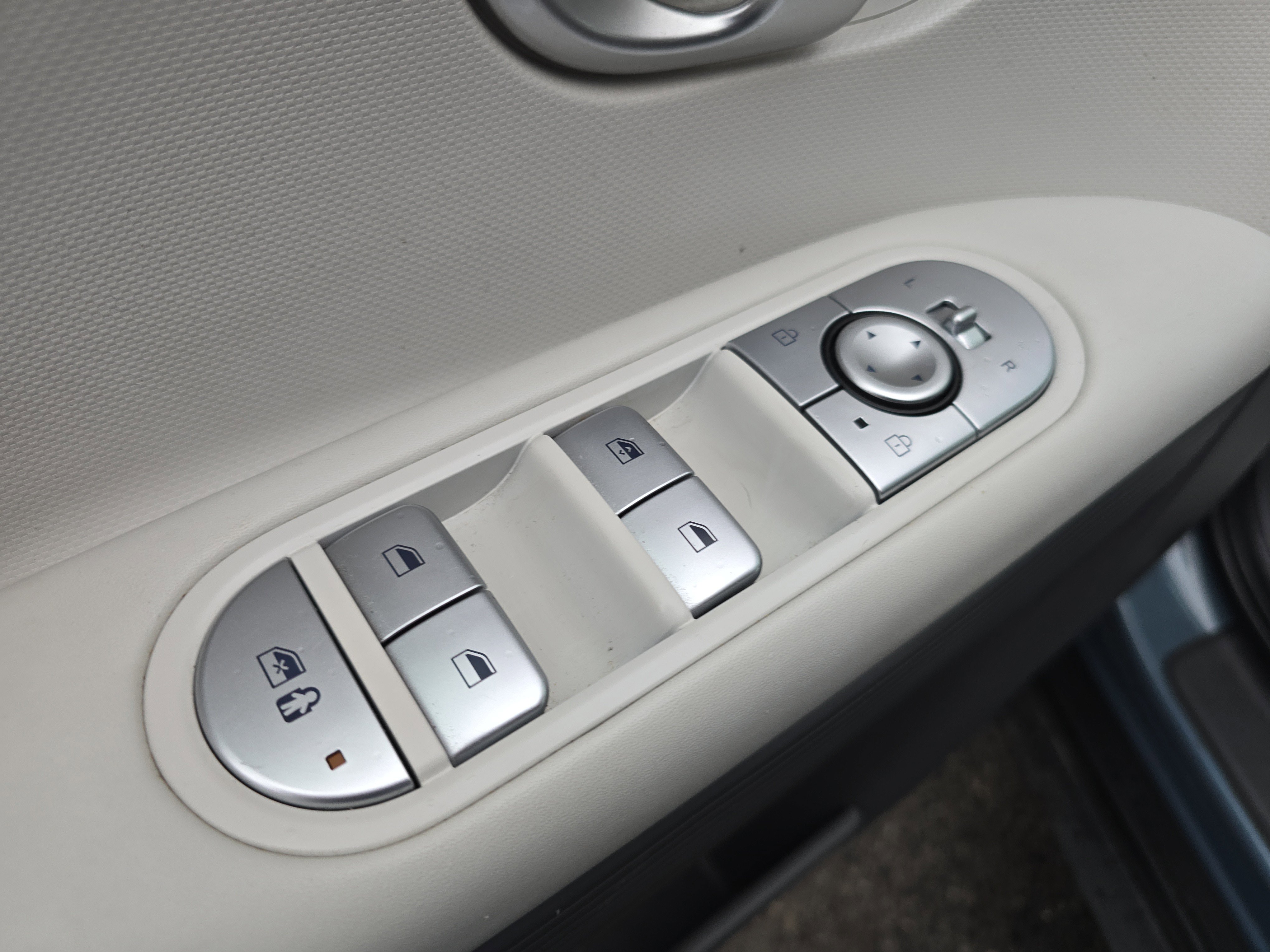 Used 2022 Hyundai Ioniq 5 SE w/ Cargo Package image 18