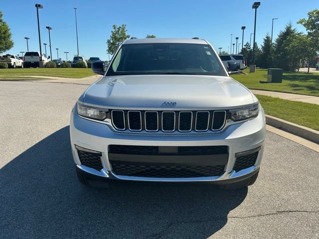Used 2023 Jeep Grand Cherokee L Limited AWD/4WD image 9