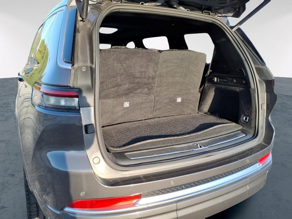 Used 2024 Jeep Grand Cherokee L Summit AWD/4WD image 11