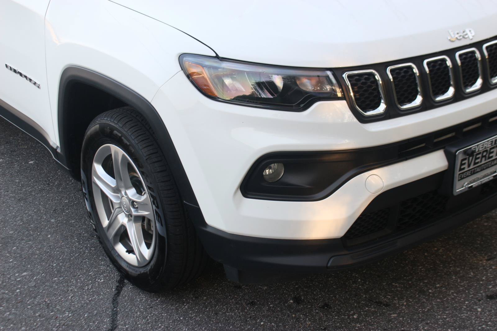 Used 2024 Jeep Compass Latitude AWD/4WD image 9