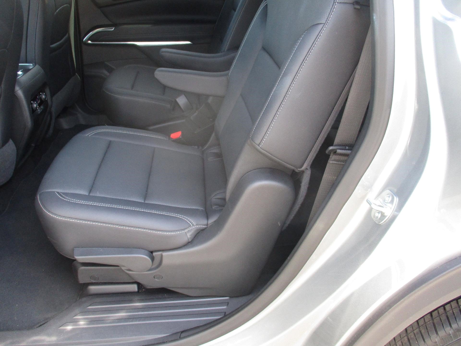 Used 2025 Chevrolet Traverse LT image 12