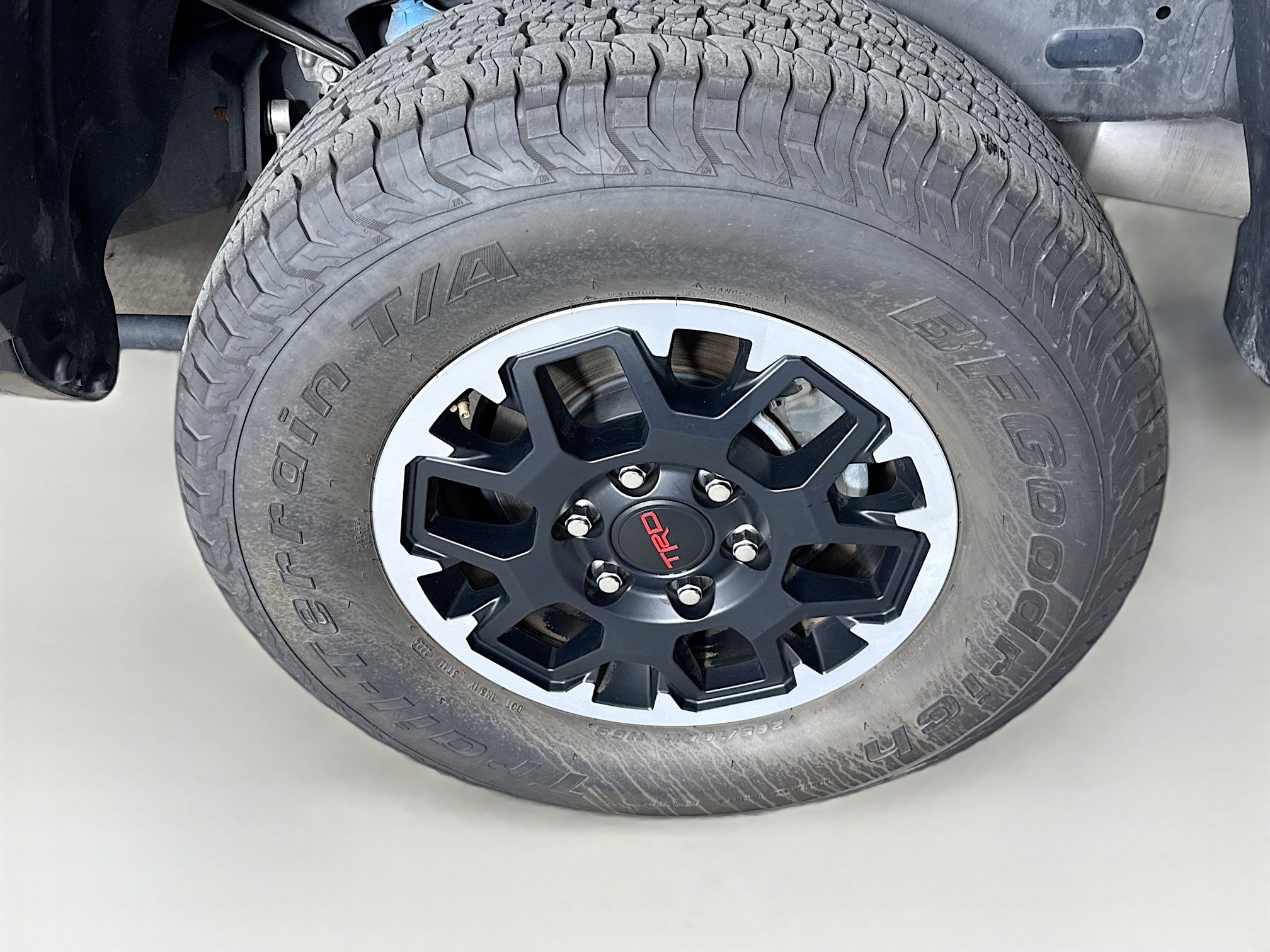 Used 2024 Toyota Tacoma TRD Off-Road image 36