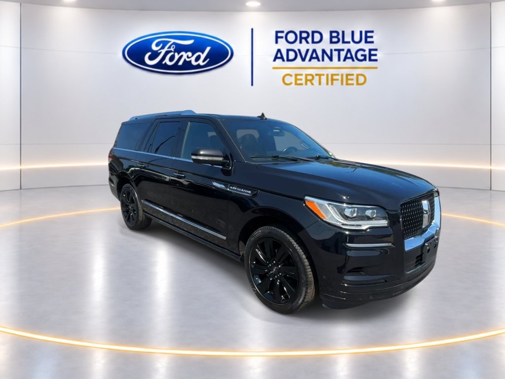 Used 2023 Lincoln Navigator L Reserve AWD/4WD image 2