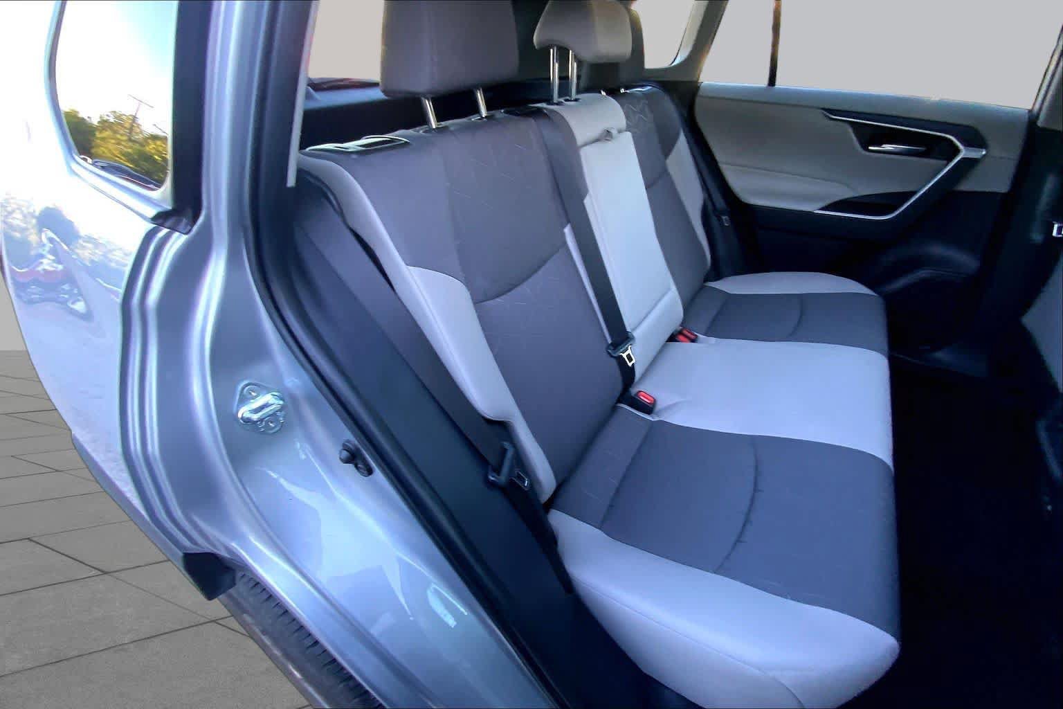 Used 2025 Toyota RAV4 XLE FWD image 34