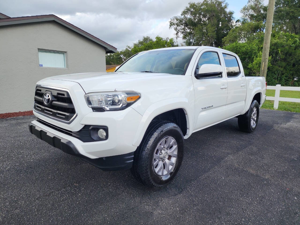 Used 2016 Toyota Tacoma SR5 video 1
