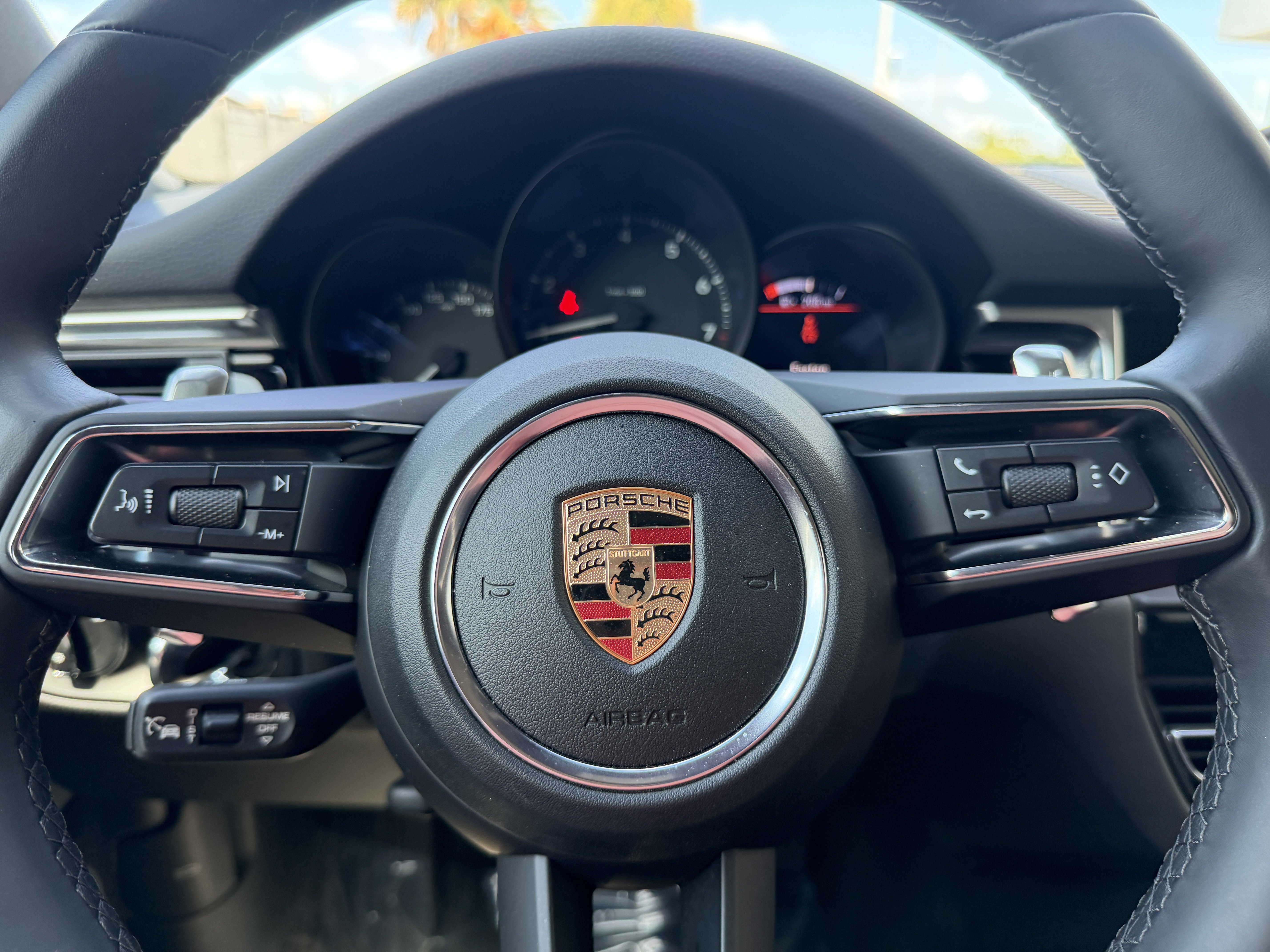 Certified 2024 Porsche Macan AWD/4WD image 33