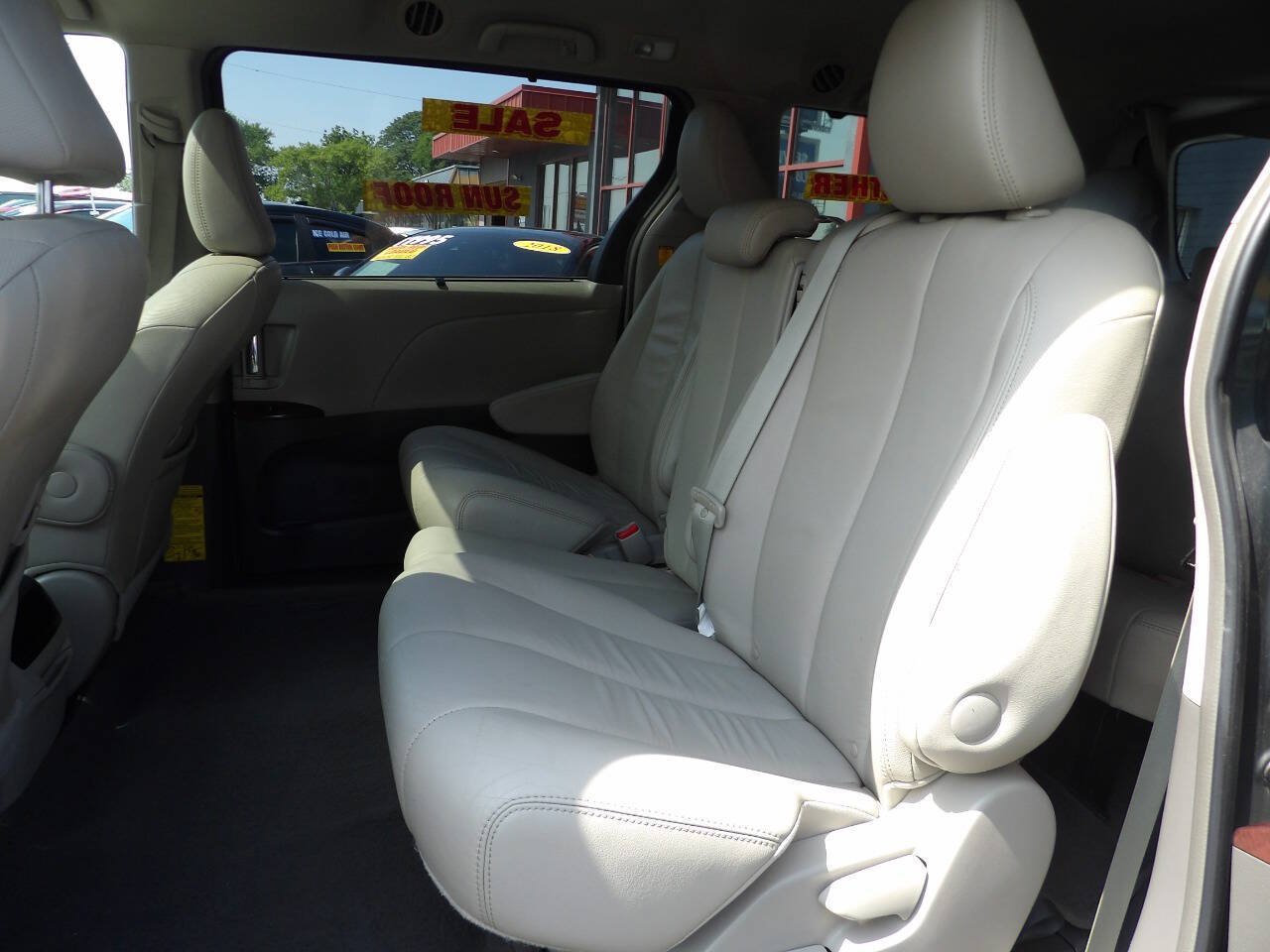 Used 2012 Toyota Sienna XLE FWD image 10