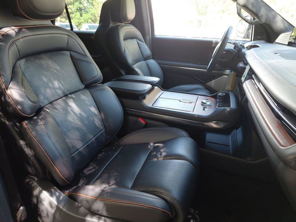 New 2026 Lincoln Navigator Black Label AWD/4WD image 40
