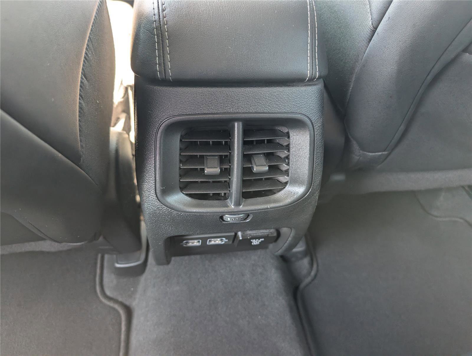 Used 2021 Jeep Cherokee Limited AWD/4WD image 16