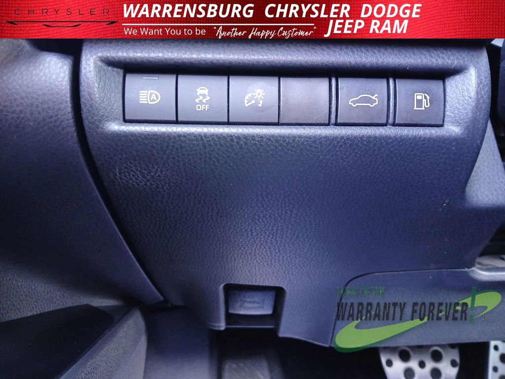 Used 2025 Toyota Camry SE image 28