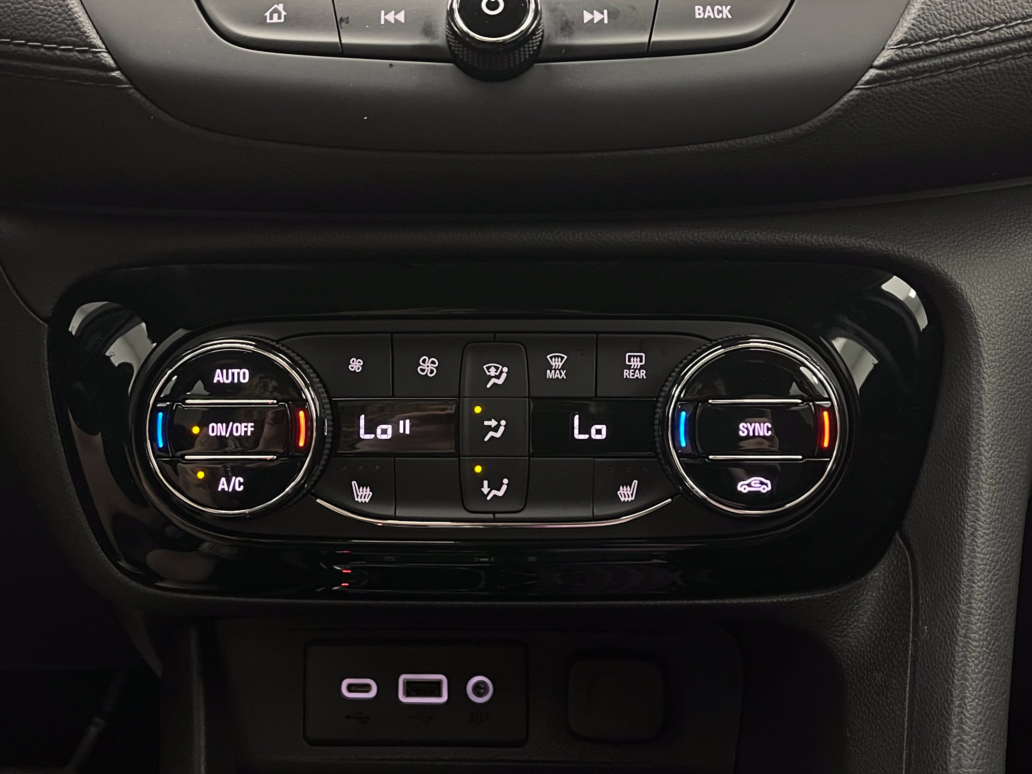 Used 2023 Buick Encore GX Select w/ Sport Touring Package FWD image 27