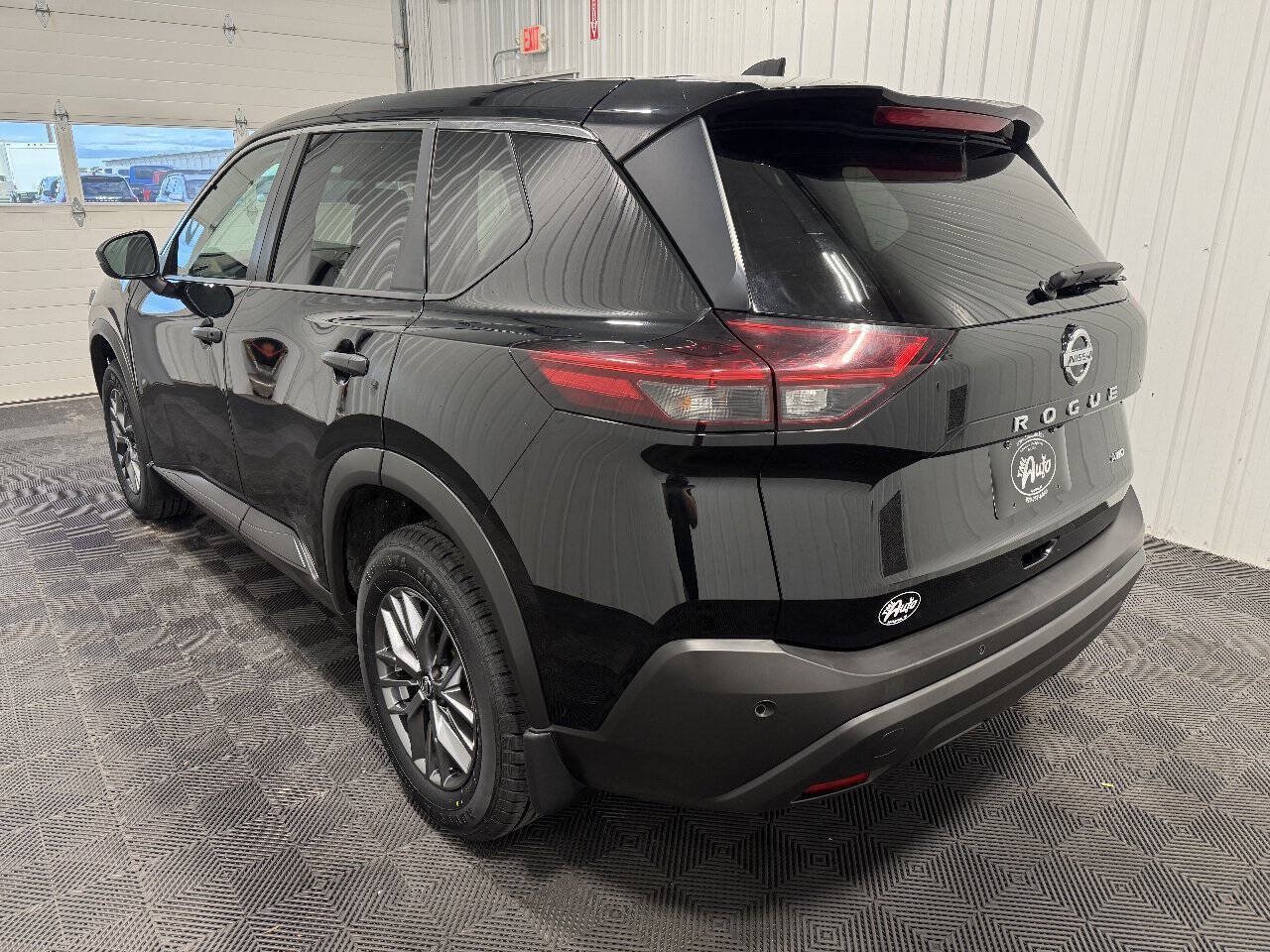 Used 2021 Nissan Rogue S AWD/4WD image 4