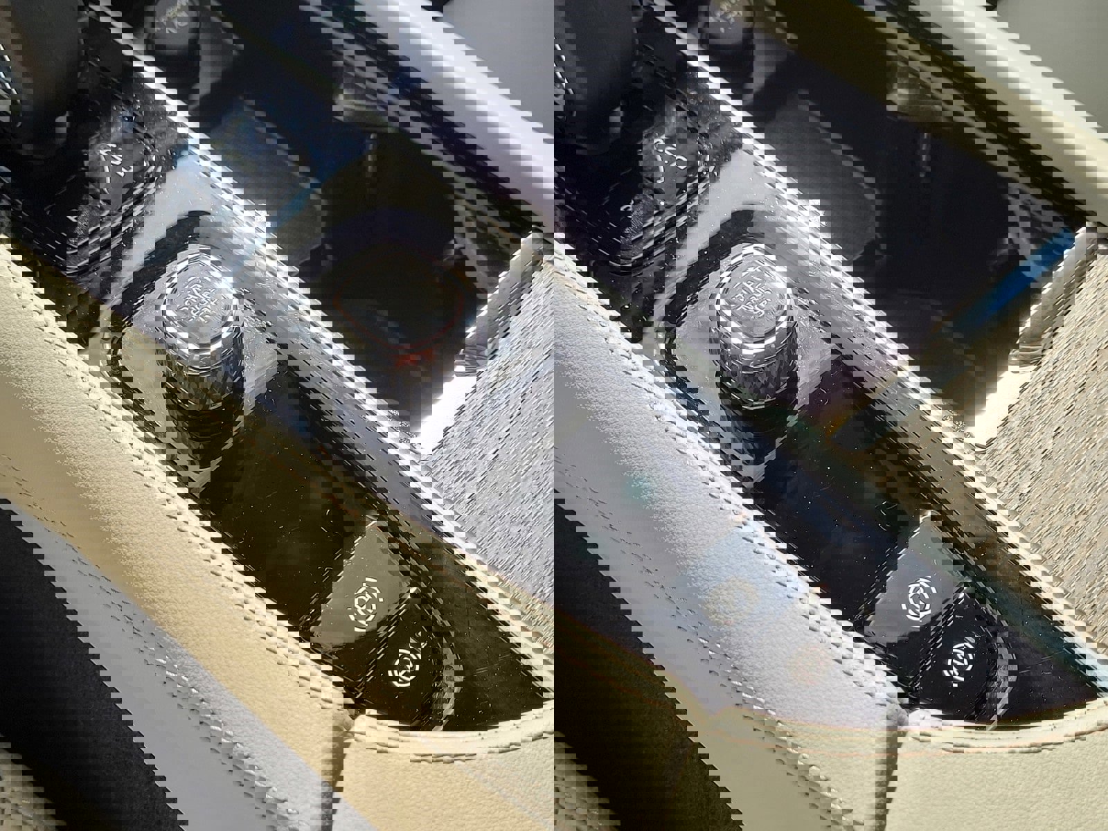 Certified 2024 Volvo XC90 T8 Plus image 27