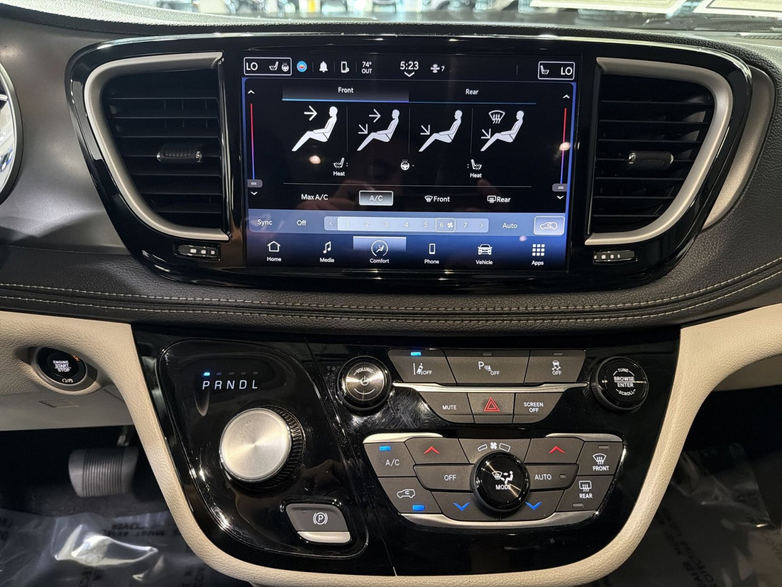 Used 2023 Chrysler Pacifica Touring-L image 24