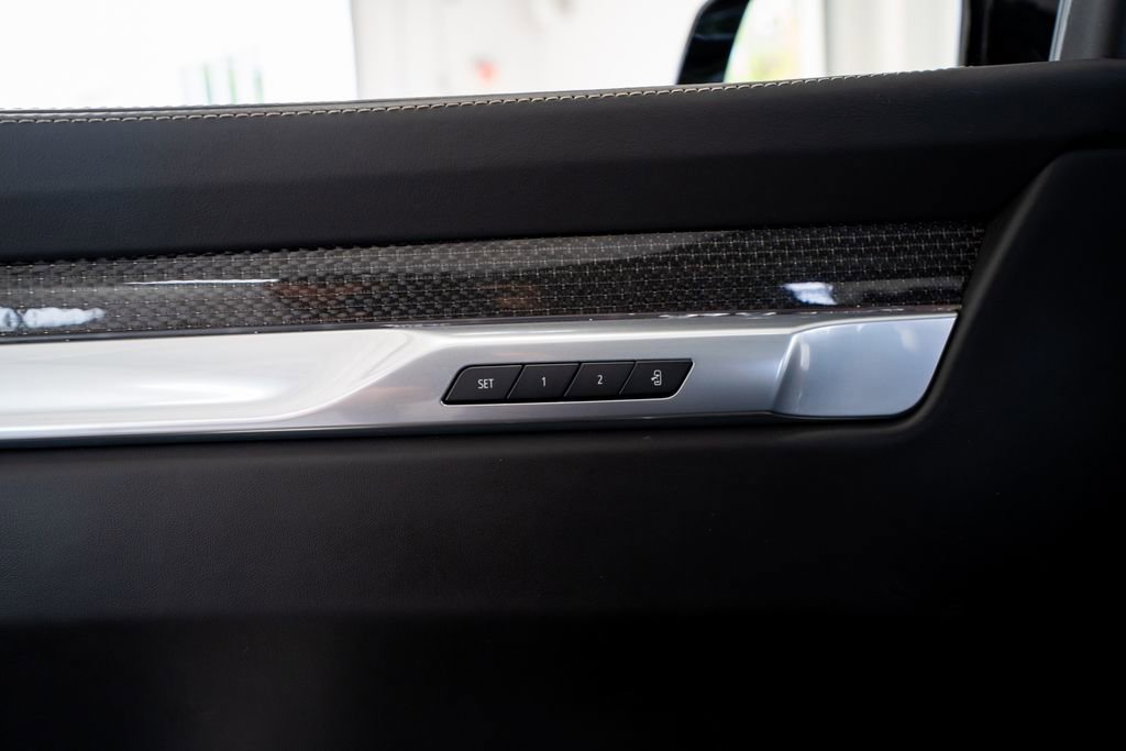 Used 2025 Cadillac Escalade ESV V image 30