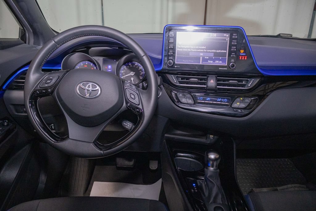 Used 2020 Toyota C-HR XLE FWD image 16