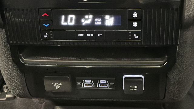 Used 2023 Jeep Wagoneer L Series III w/ Premium Group I AWD/4WD image 38