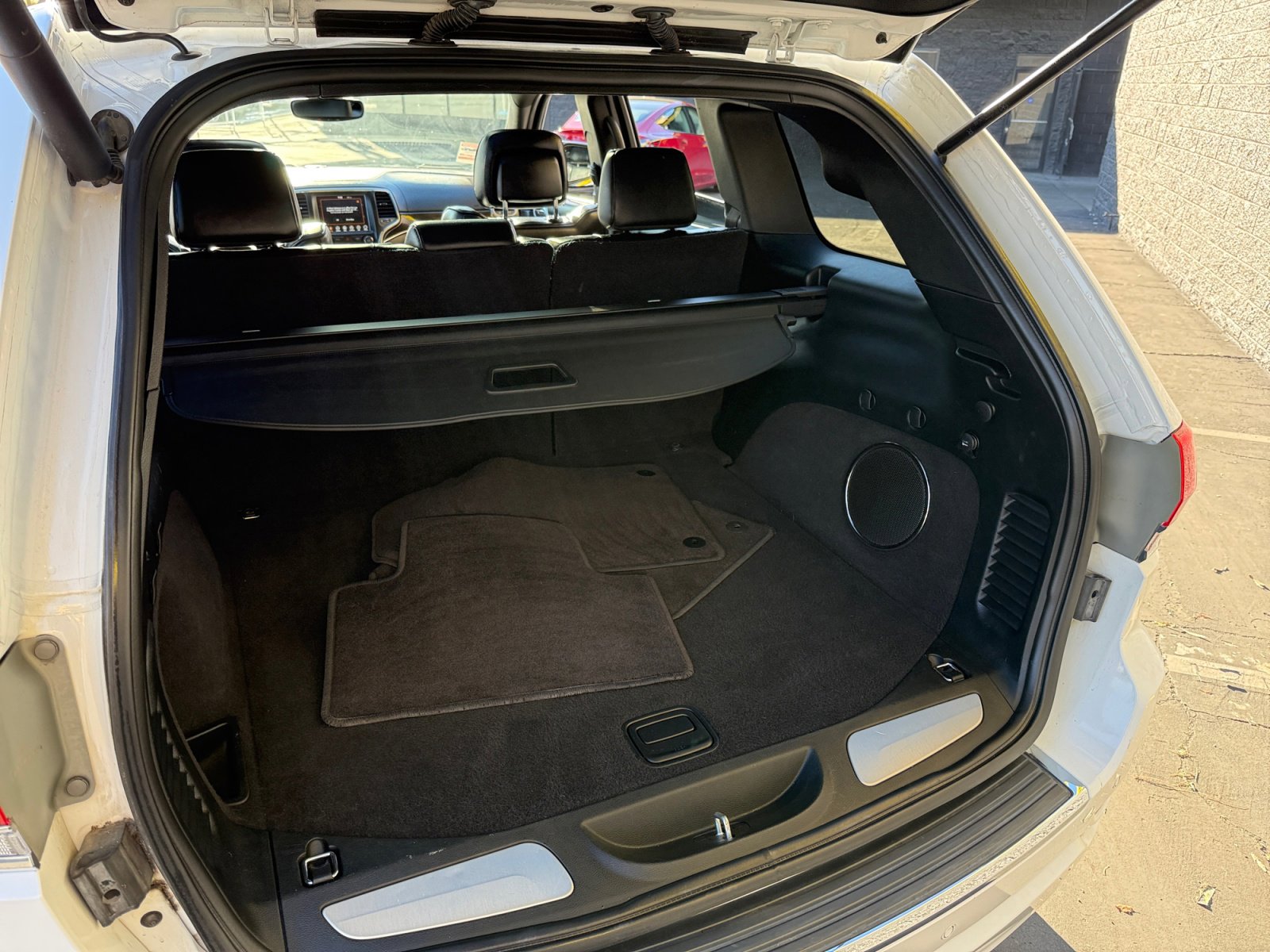 Used 2018 Jeep Grand Cherokee Overland RWD image 21