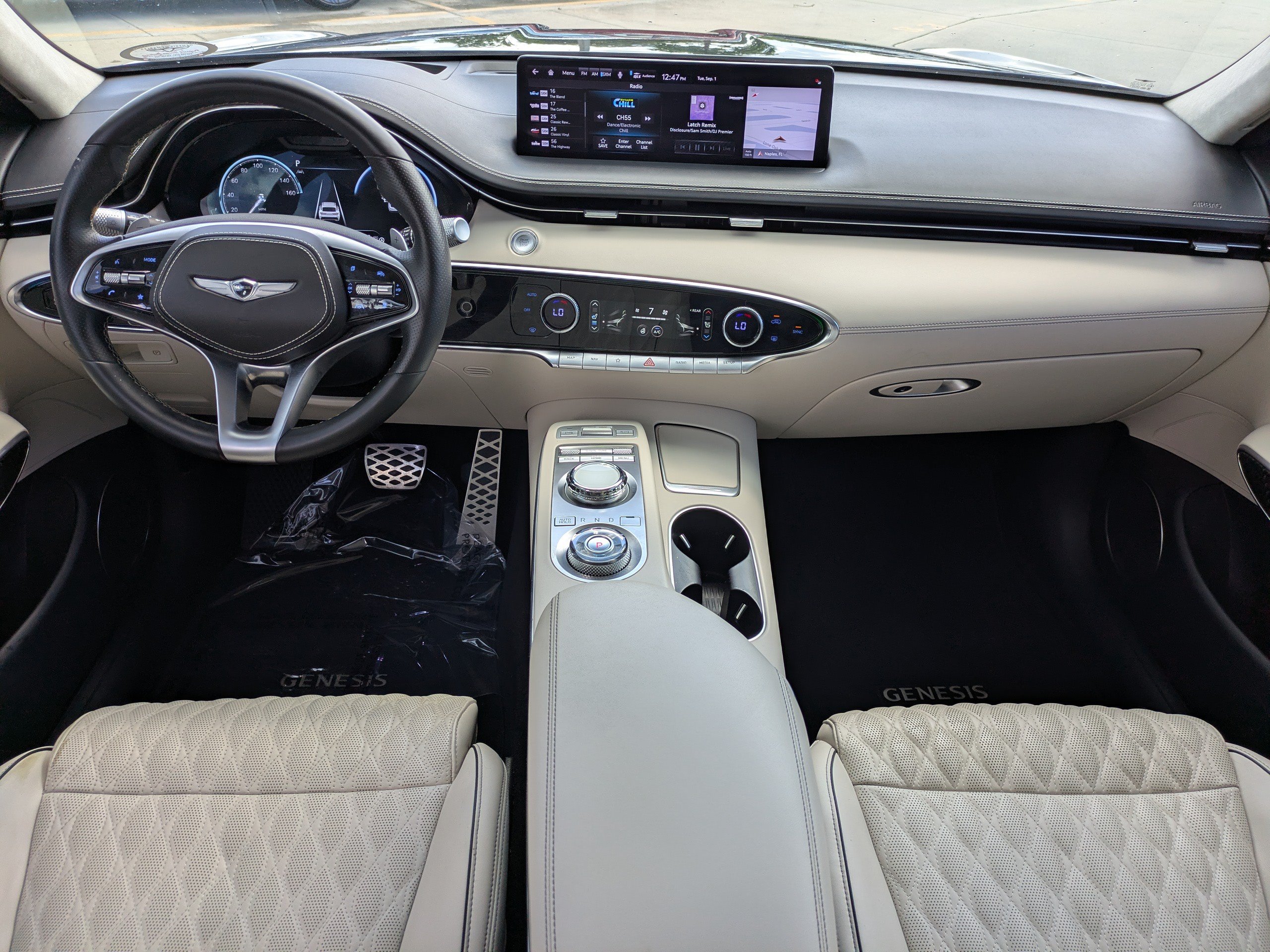 Certified 2022 Genesis GV70 3.5T Sport w/ Sport Prestige Package AWD/4WD image 14