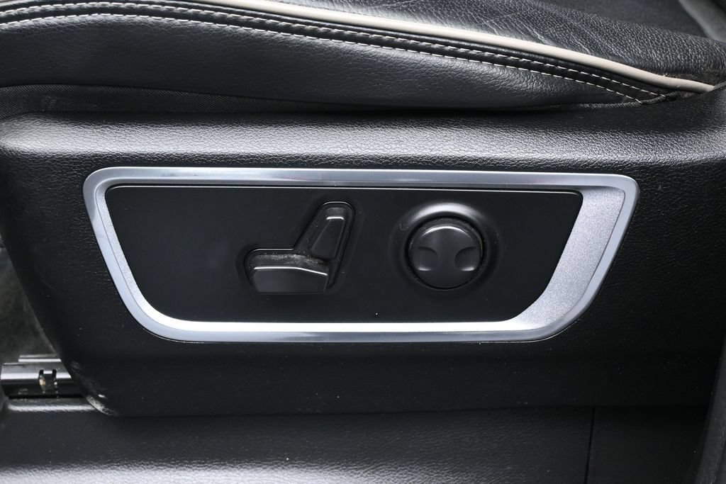 Used 2023 RAM 1500 Laramie RWD image 12