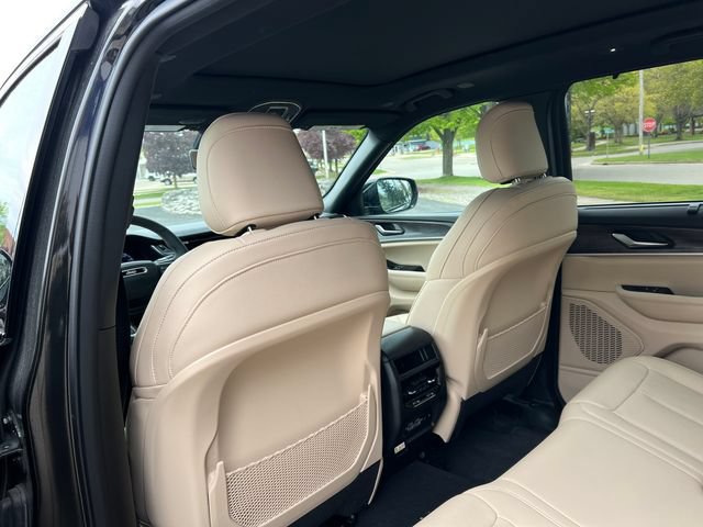 Used 2024 Jeep Grand Cherokee Limited w/ Luxury Tech Group II AWD/4WD image 40