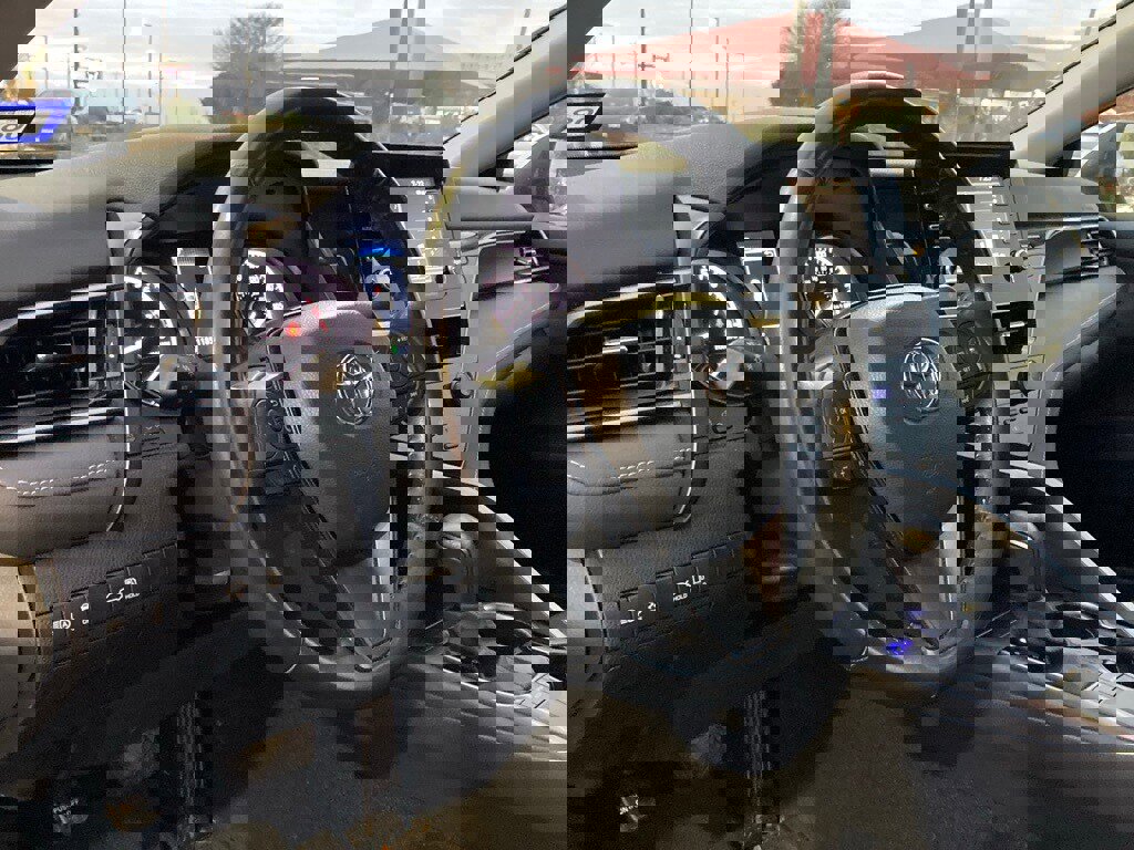 Used 2023 Toyota Camry SE image 9