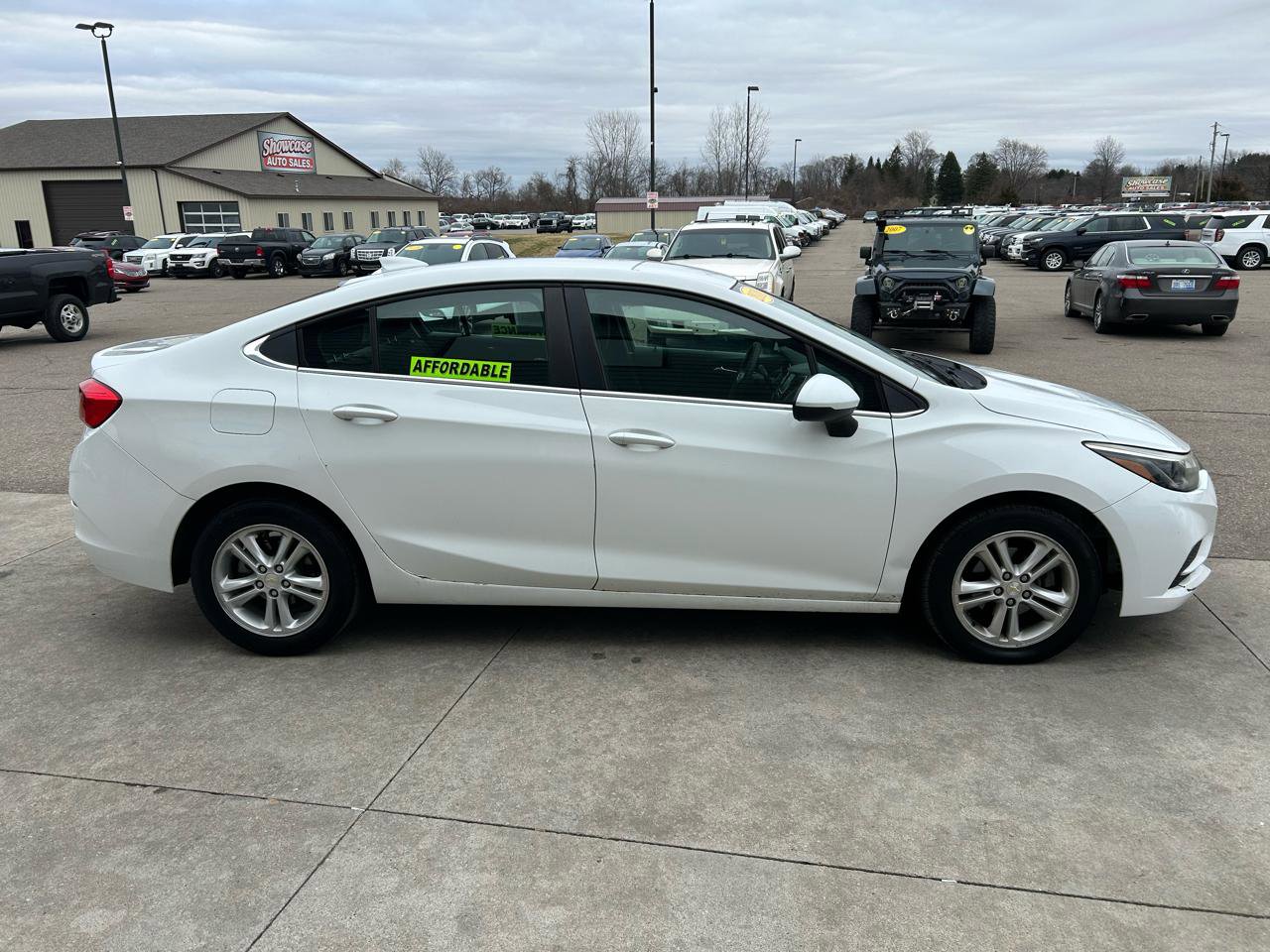 Used 2018 Chevrolet Cruze LT image 4