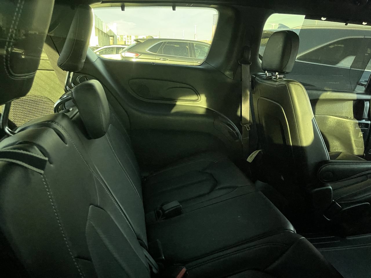 Used 2021 Chrysler Pacifica Touring-L w/ Uconnect Theater Family Group FWD image 6