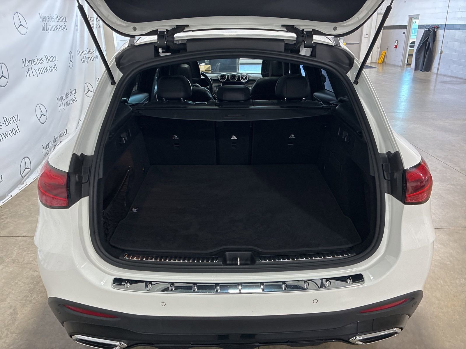 Used 2023 Mercedes-Benz GLC 300 4MATIC image 7