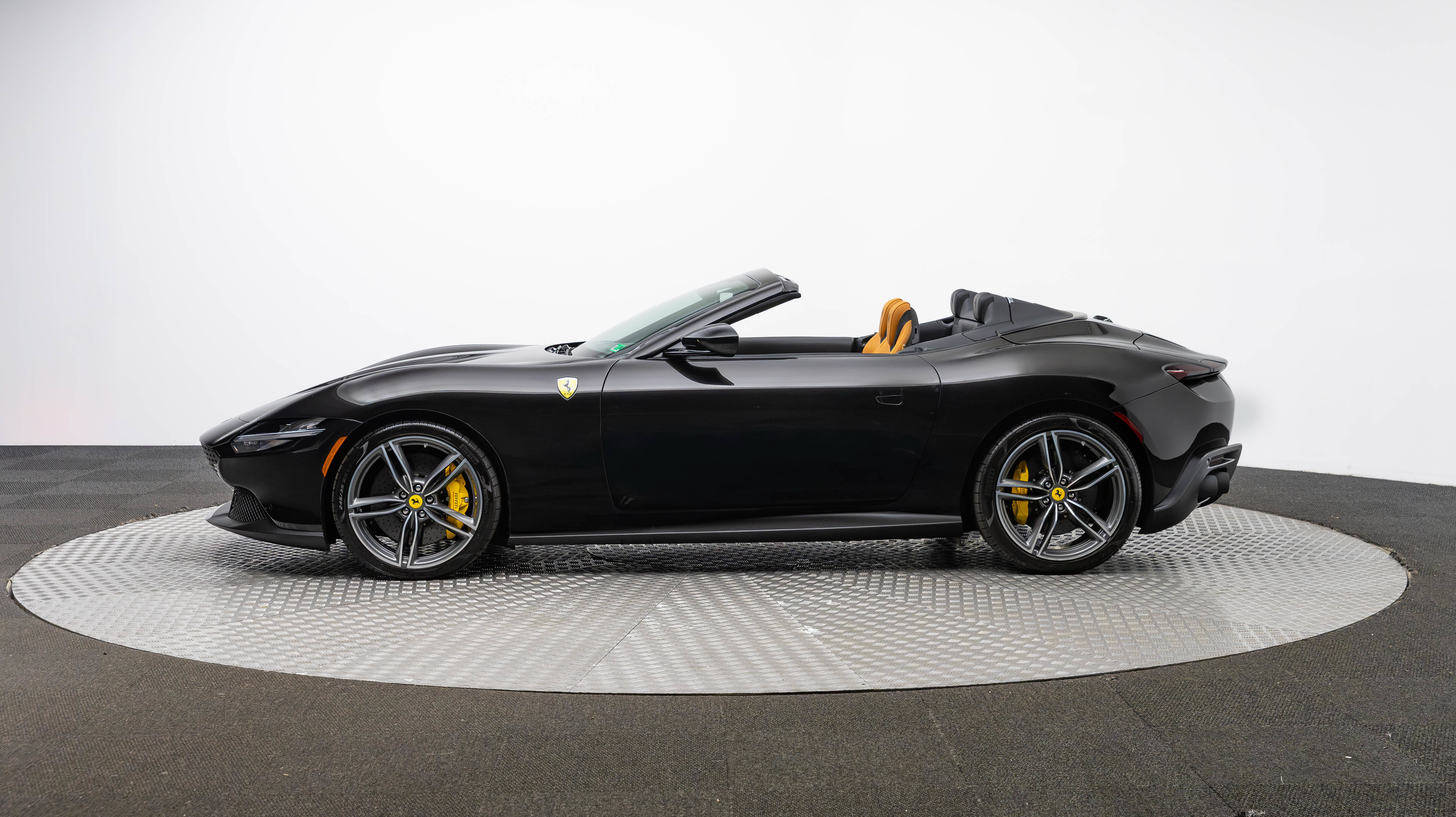 Certified 2025 Ferrari Roma Spider RWD image 2