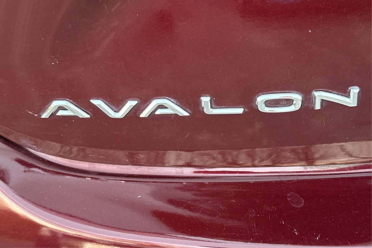 Used 2015 Toyota Avalon Limited image 26