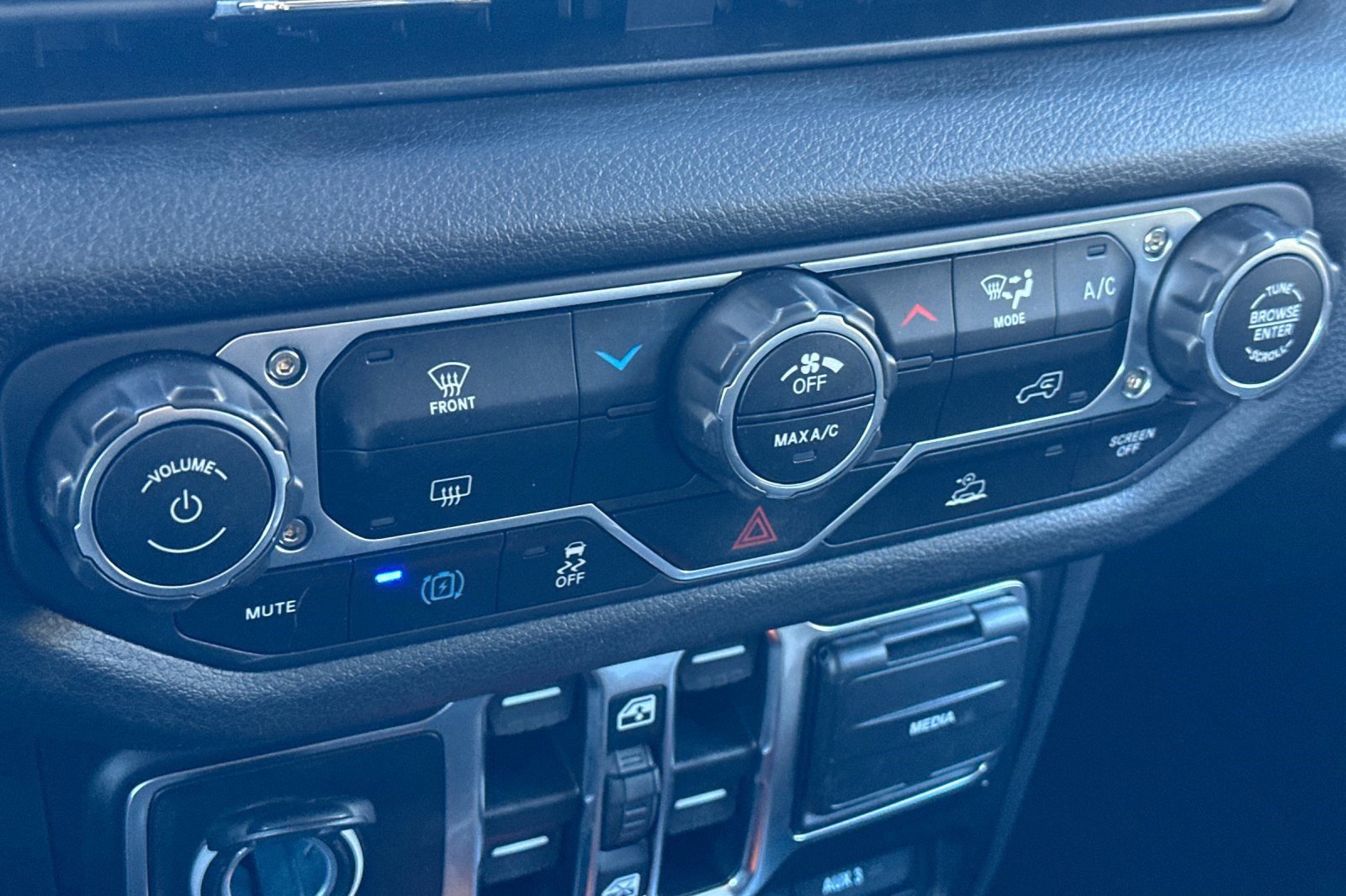 Used 2025 Jeep Wrangler Willys image 18