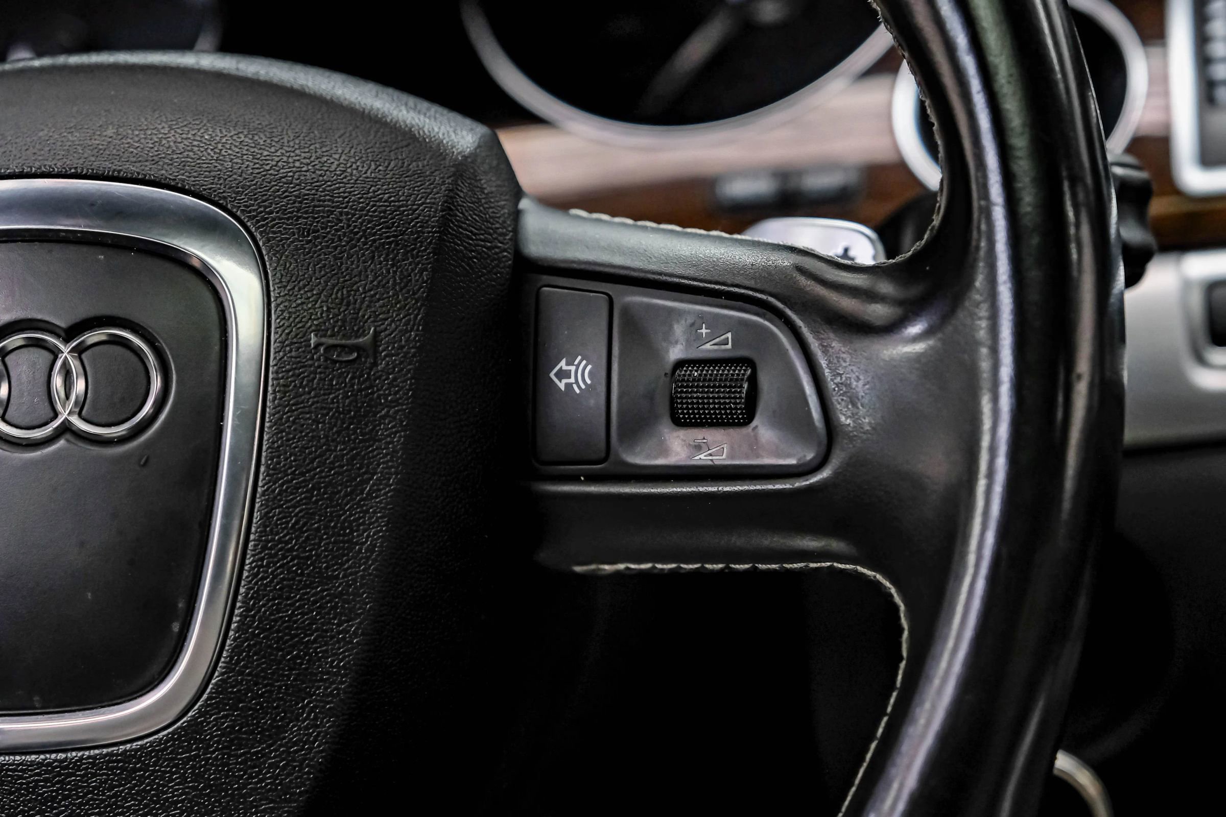 Used 2007 Audi S8 image 19