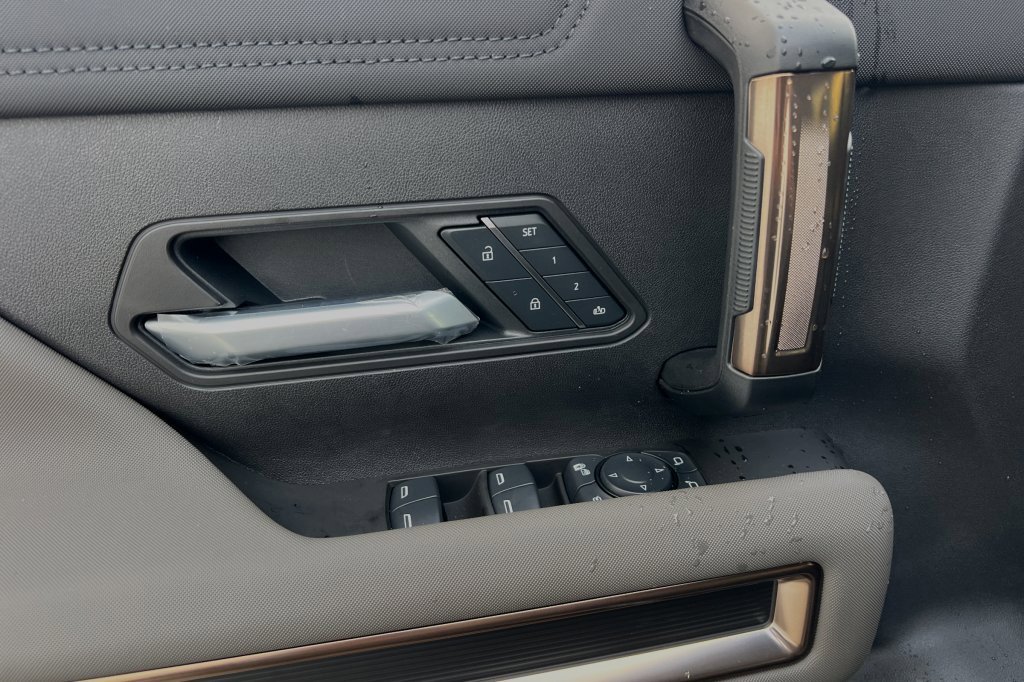 New 2025 GMC Hummer EV 2X w/ Extreme Off-Road Package image 8