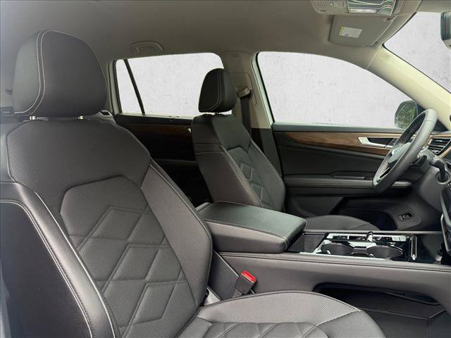 Used 2024 Volkswagen Atlas SE w/ Black Wheel Package FWD image 26