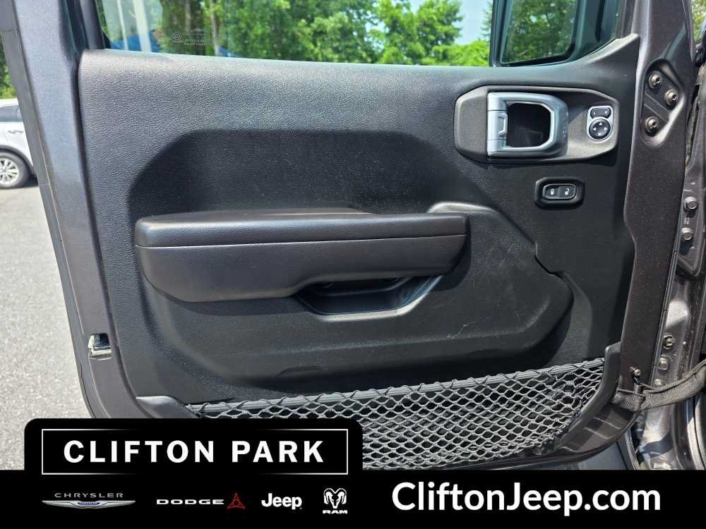 Used 2021 Jeep Gladiator Mojave AWD/4WD image 9