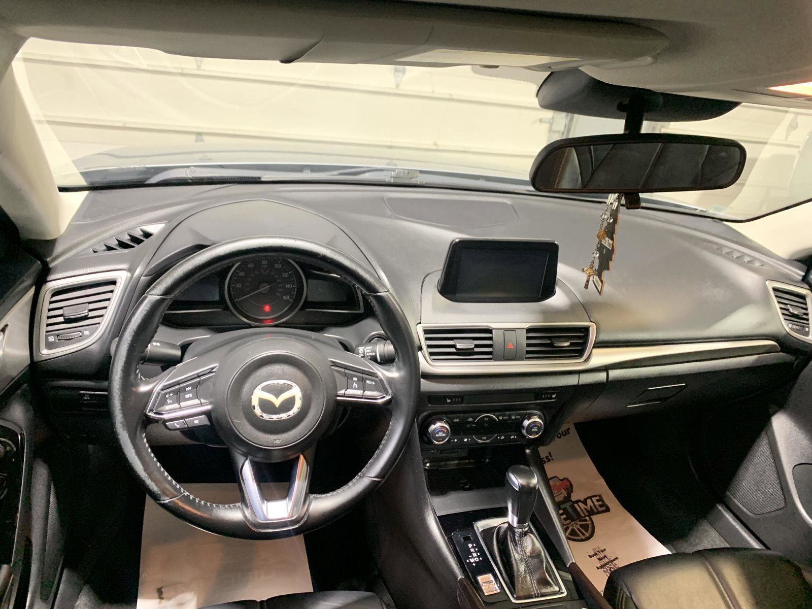 Used 2018 MAZDA MAZDA3 Touring image 12