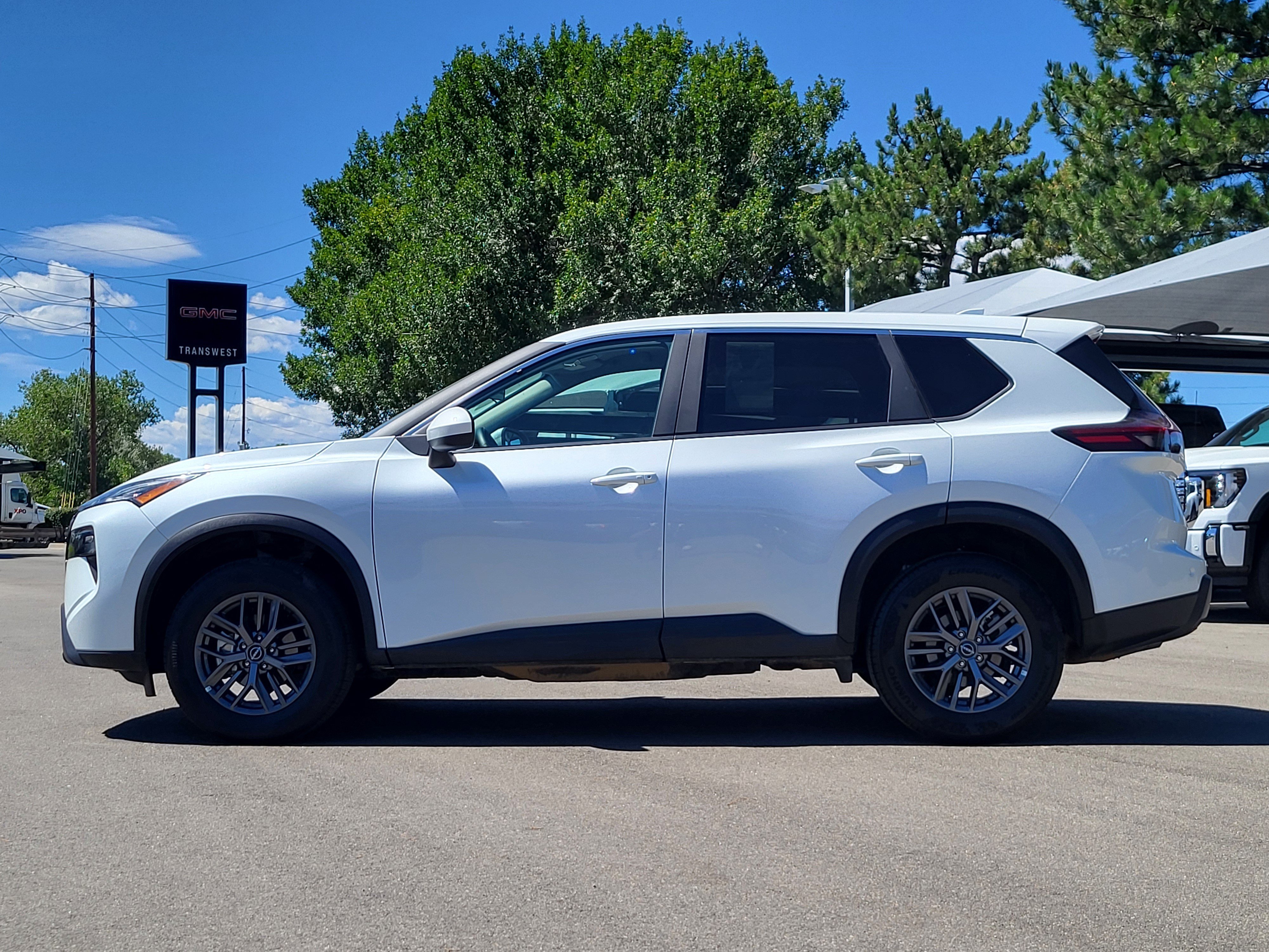 Used 2026 Nissan Rogue SV AWD/4WD image 4