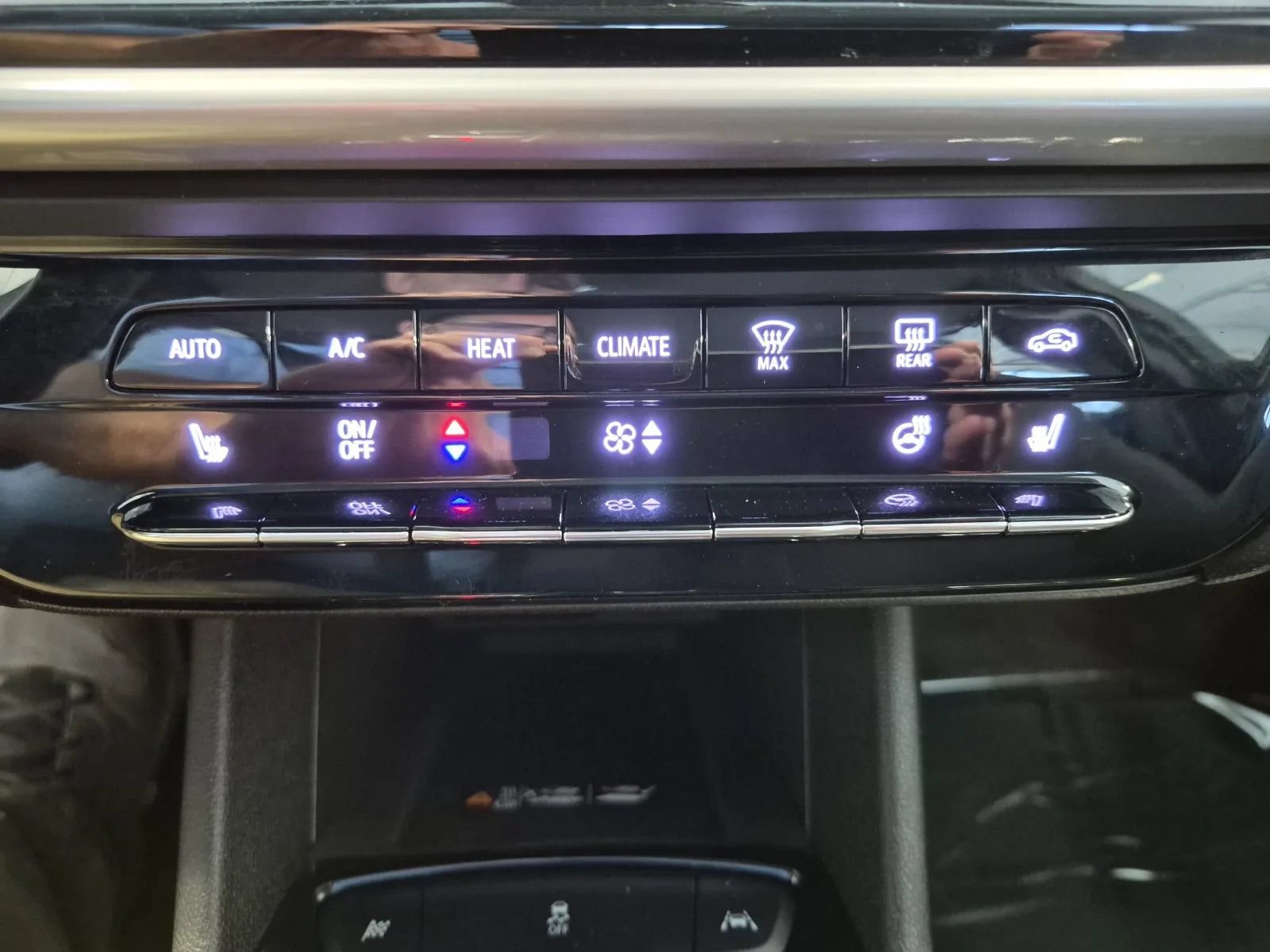 Used 2023 Chevrolet Bolt EUV LT w/ Comfort Package FWD image 33