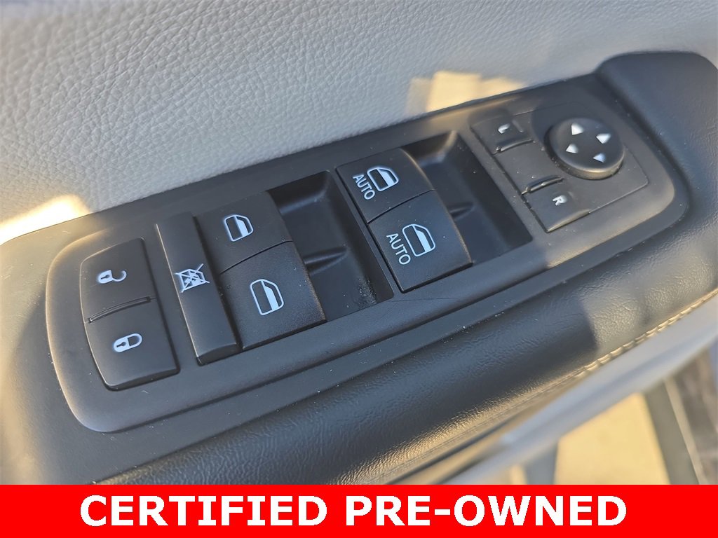 Used 2024 Chrysler Pacifica Touring-L image 29