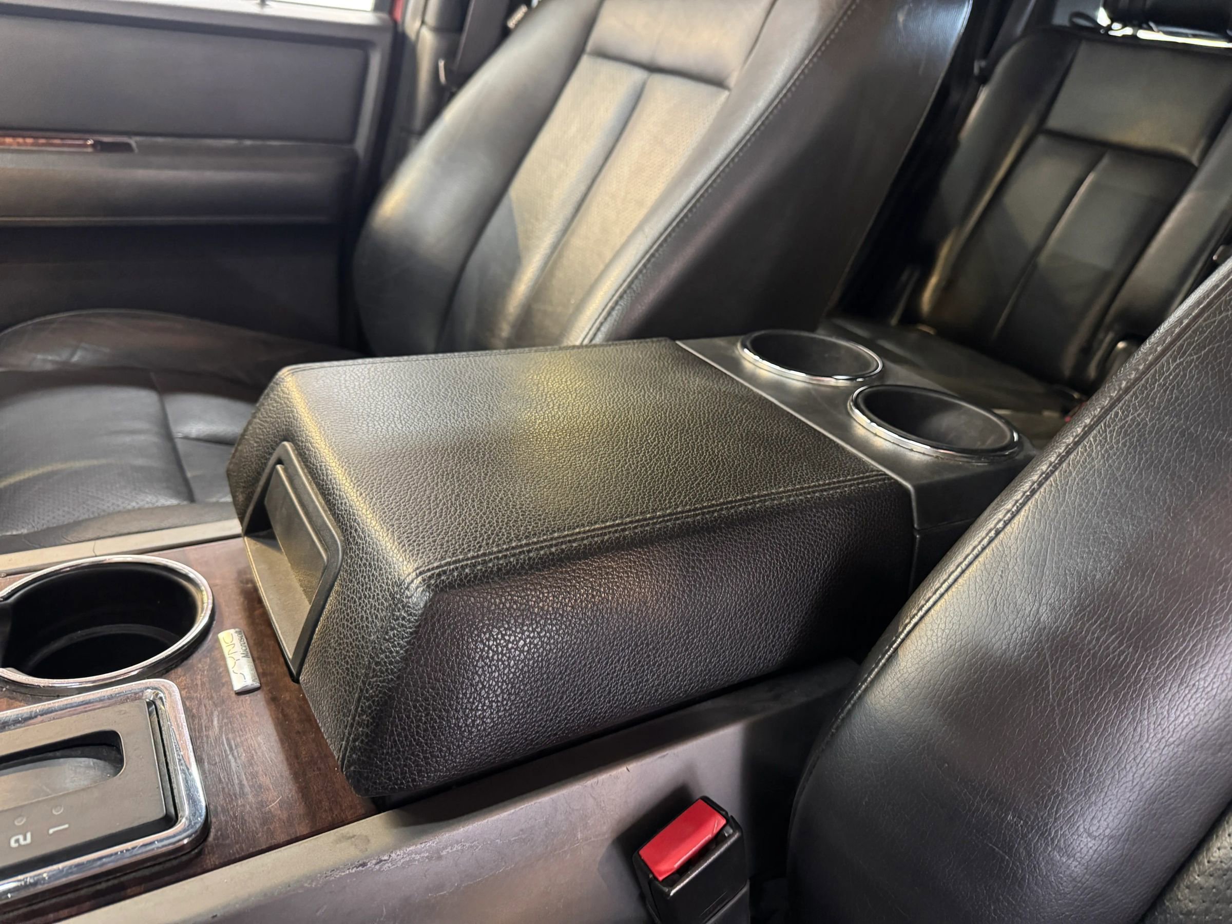 Used 2010 Ford Expedition Limited image 19