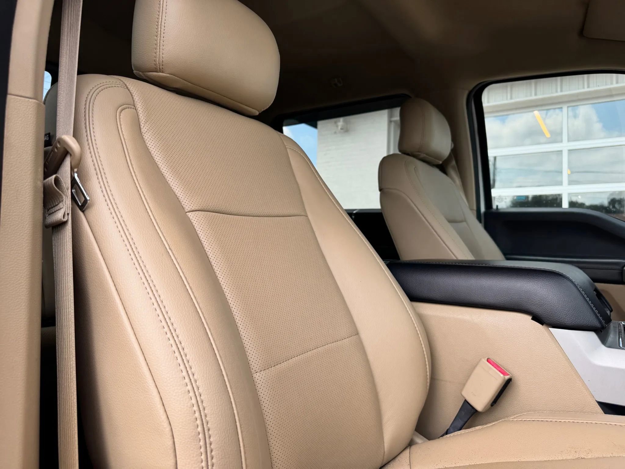 Used 2017 Ford F250 Lariat w/ Chrome Package image 17