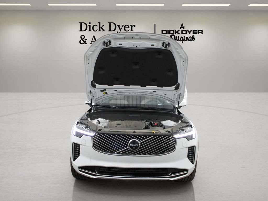 Certified 2025 Volvo XC90 B5 Ultra AWD/4WD image 46