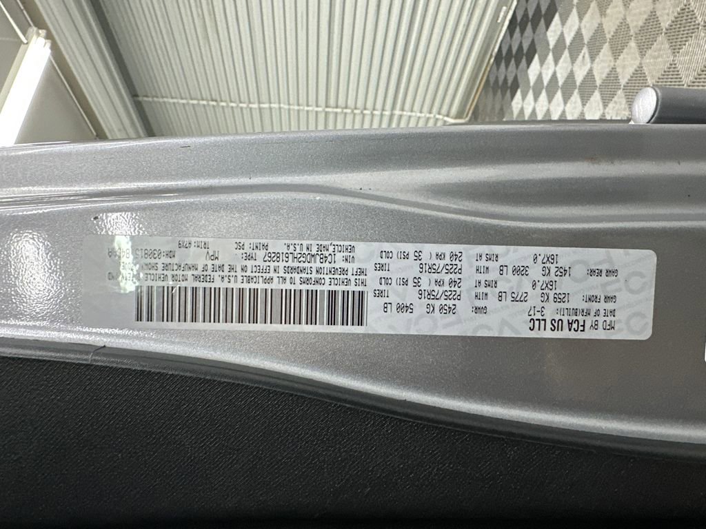 Used 2017 Jeep Wrangler Unlimited Sport w/ Connectivity Group AWD/4WD image 31