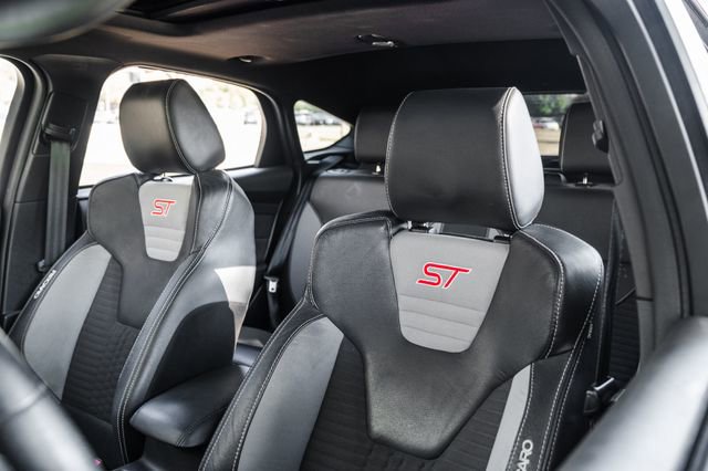 Used 2018 Ford Focus ST w/ Equipment Group 401A image 16