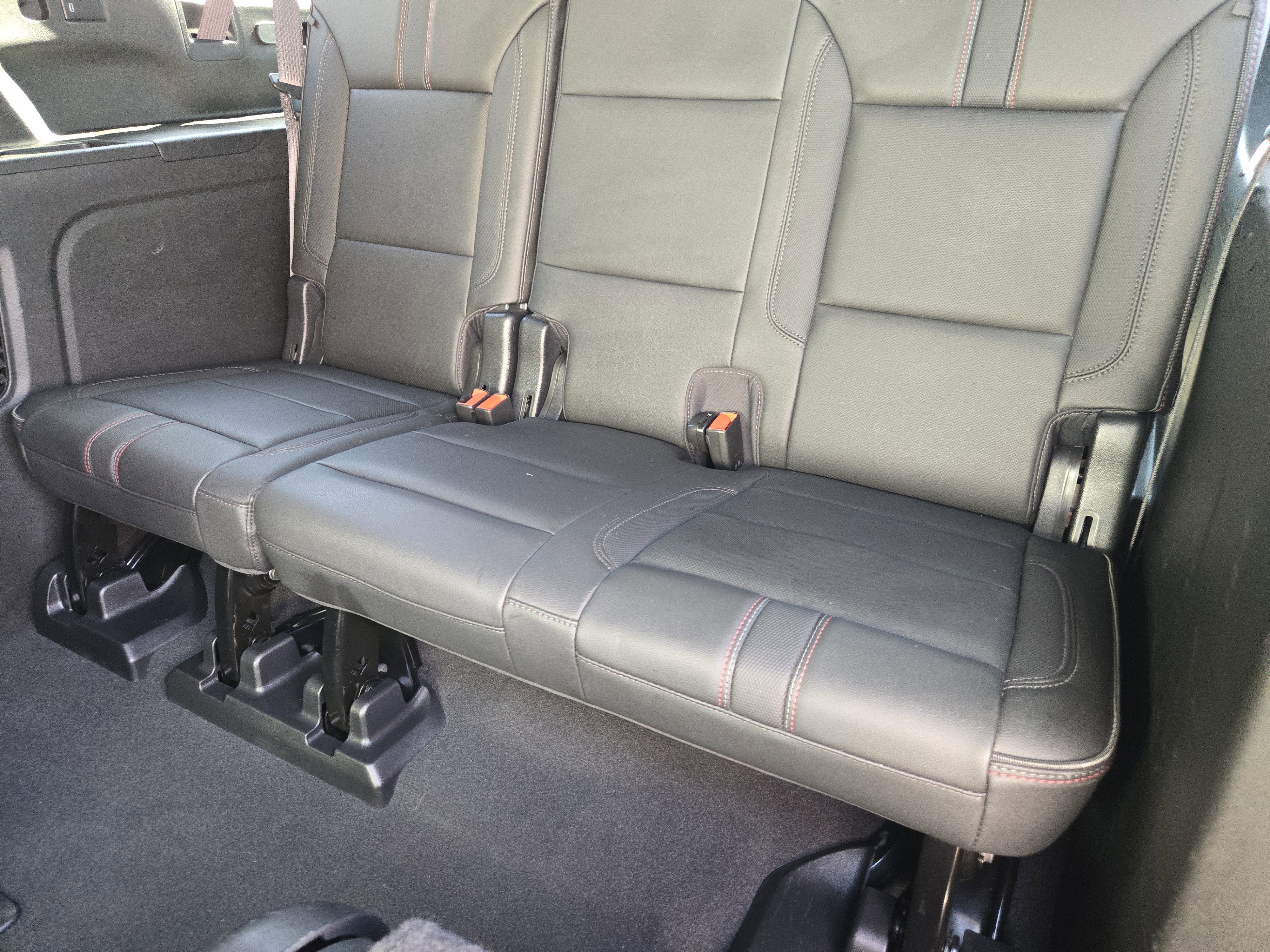 Used 2022 Chevrolet Suburban RST w/ Sport Performance Package AWD/4WD image 34