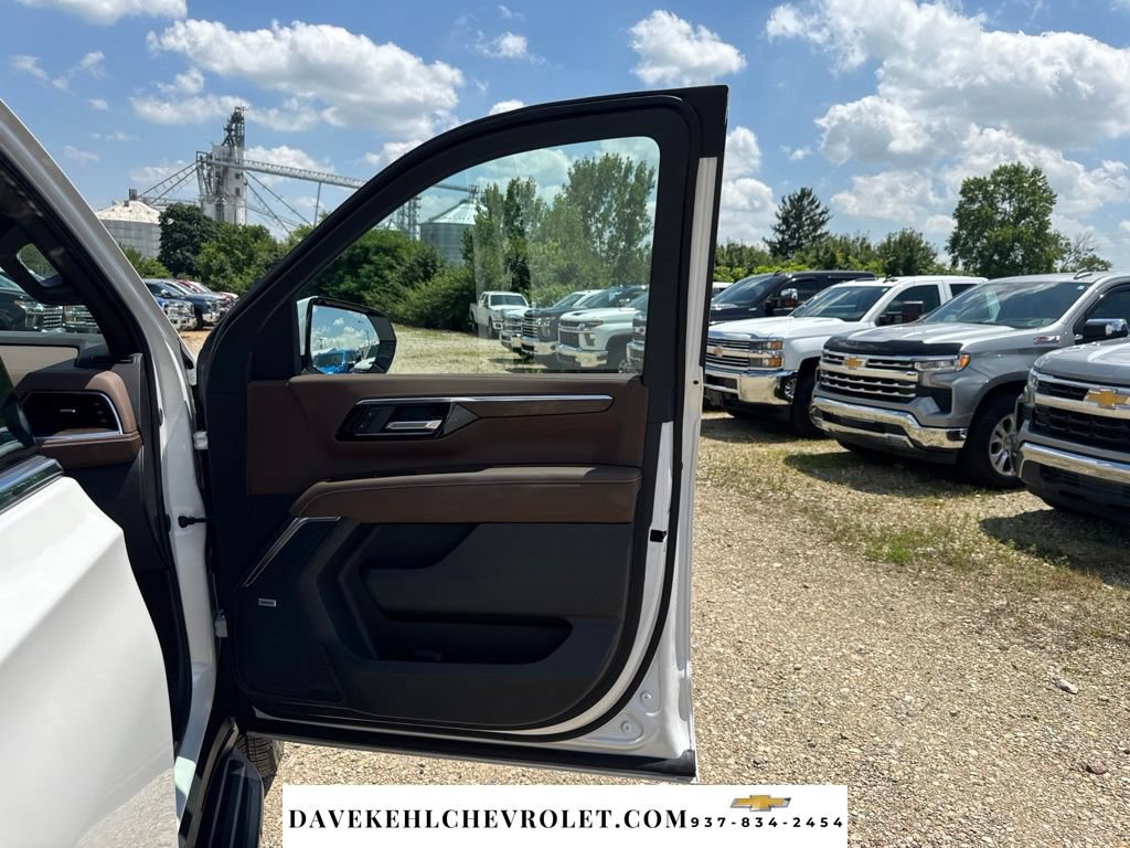 Used 2025 Chevrolet Suburban High Country w/ Sun And Tow Package AWD/4WD image 45