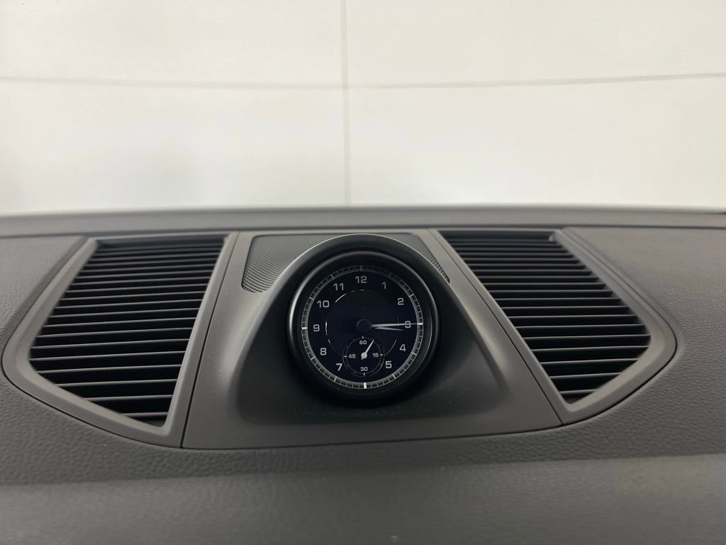 Certified 2025 Porsche Macan image 32