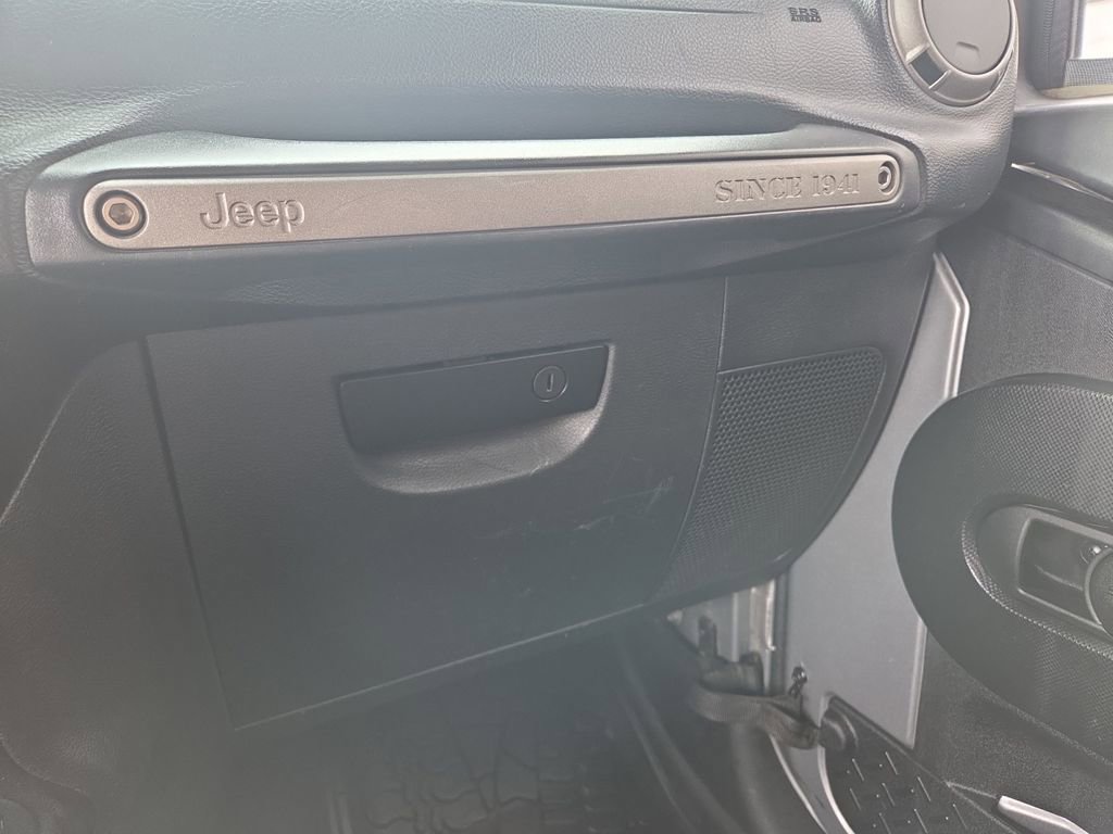 Used 2016 Jeep Wrangler Sport AWD/4WD image 10